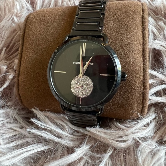 Michael Kors Watch - Picture 6 of 6